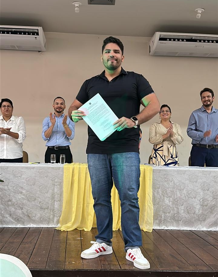 Murilo Martins, egresso do PosLing UFF, toma posse em universidade pública federal